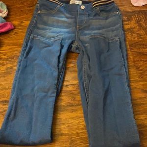 Jordache blue Jean gold and black waste line